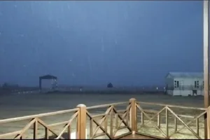 Karabük’ün 2 bin rakımlı Keltepe Kayak Merkezi’nde akşam saatlerinde kar