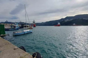 Karadeniz’de Pazar günü etkili olması beklenen fırtına öncesinde petrol aramasında