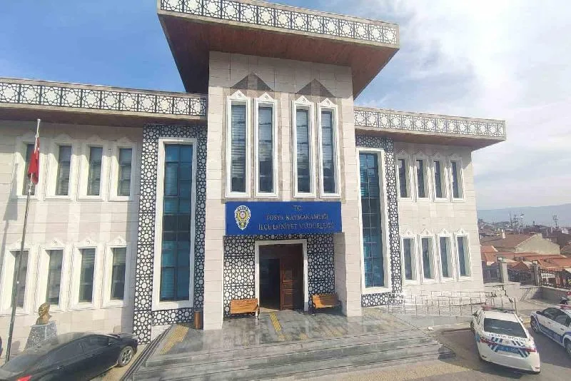 Kastamonu’nun Tosya ilçesinde polis ekipleri tarafından 22 adrese düzenlenen uyuşturucu