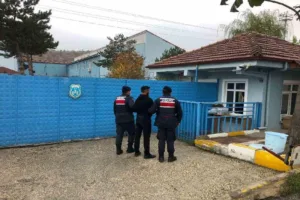 Kastamonu’da çeşitli suçlardan aranan 4 şahıs, jandarma ekipleri tarafından yakalandı.