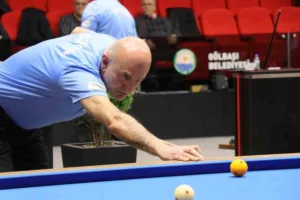 3 Bant Bilardo Veteranlar Türkiye Şampiyonasında Düzceli sporcu Kazım İlker