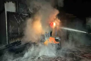 Düzce’de kereste fabrikasında çıkan yangın 3,5 saatlik çalışma ile söndürülürken,