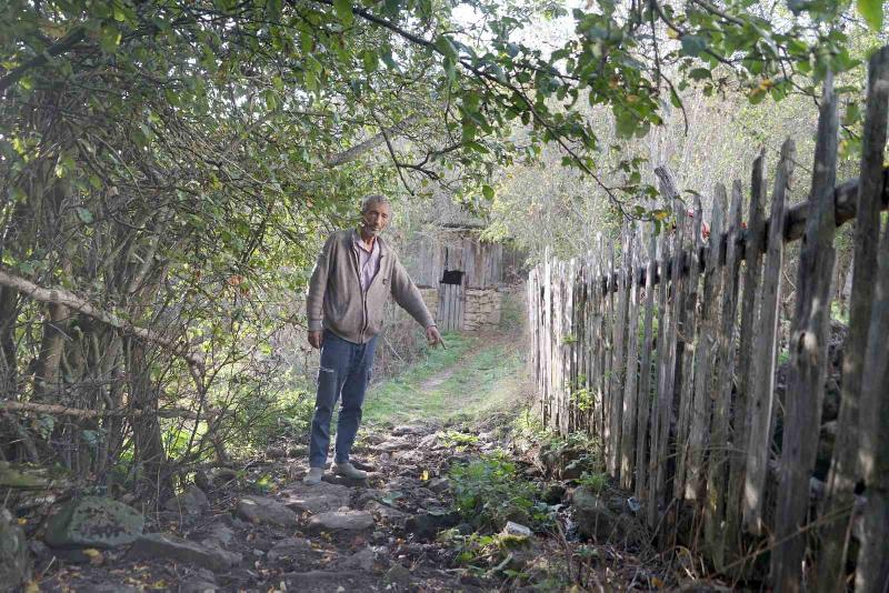 Kastamonu’nun Daday ilçesine bağlı Koçcuğaz köyünde vatandaşlar, kanalizasyonun köy içine