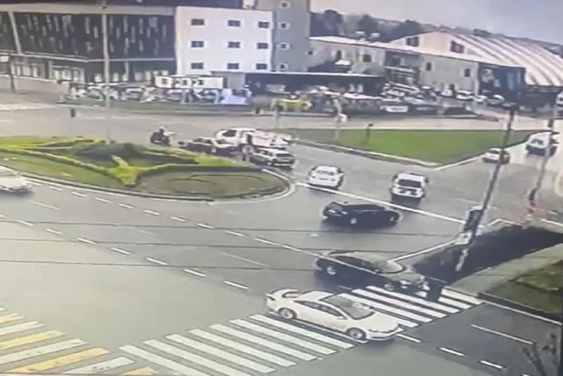 Düzce’de yolun karşısına geçerken bir otomobilin çarptığı kadın yaralandı. Kaza