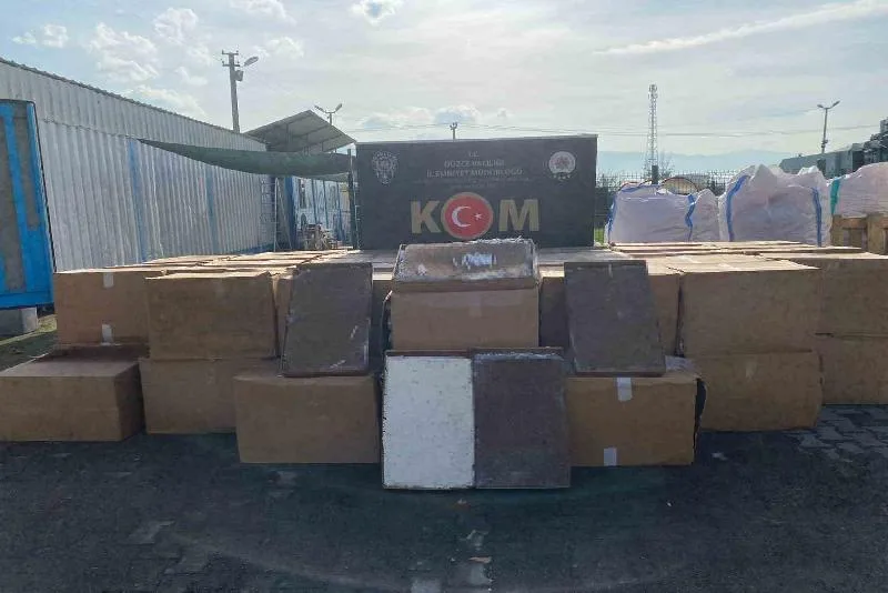 DÜZCE(İHA) – Düzce’de polis ekiplerince Anadolu Otoyolu üzerinde durdurulan bir