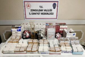 Zonguldak’ta polisin düzenlediği operasyonda litrelerce kaçak alkol, bandrolsüz makaron ele