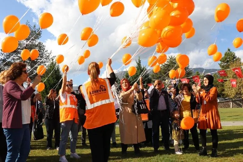 Safranbolu’da Lösemili Çocuklar Haftası’nda turuncu balon etkinliği