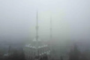 Kastamonu’nun İhsangazi ilçesinde hava sıcaklığının düşmesi ile sis etkili oldu.