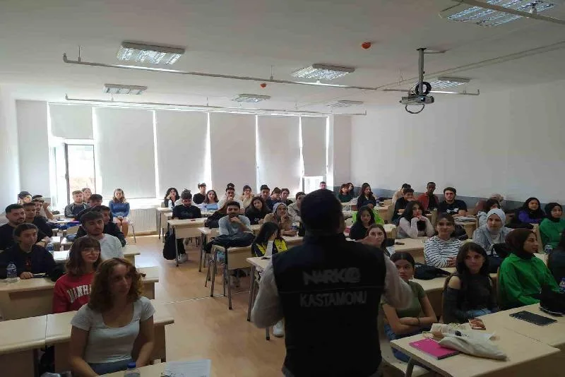Üniversite öğrencilerine ‘uyuşturucuyla mücadele’ eğitimi Kastamonu’da yürütülen “Bilinçli Gençlik Sağlıklı Toplum 2023” projesi çerçevesinde 548
