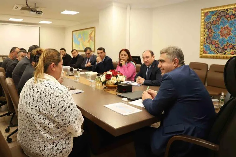 Vali Selçuk Aslan vatandaşları dinledi Düzce Valisi Selçuk Aslan, halk gününde tek tek vatandaşların istek