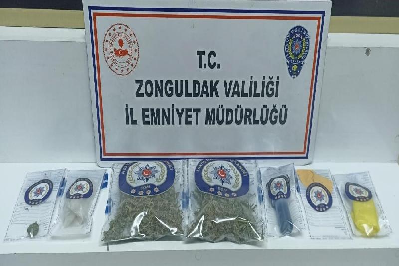 Zonguldak’ta polis ekiplerince düzenlenen operasyonda 7 şüpheli gözaltına alındı. Edinilen