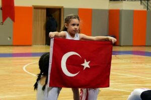 Kastamonu Üniversitesi tarafından düzenlenen 100. Yıl Cumhuriyet Spor Oyunları, törenle