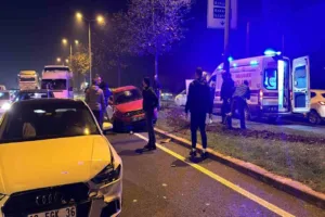 Düzce’de yola aniden giren ve 40 metre fren yapan otomobil,