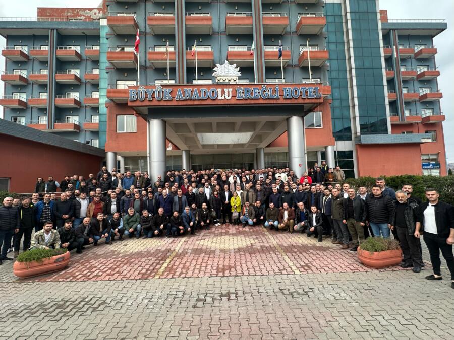 Türk Metal Ailesi Anadolu Otel’de buluştu Türk Metal Sendikası Kdz.Ereğli Şubesi, üyeleriyle bir araya gelerek; işyerlerindeki