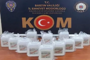 Bartın’da polisin yaptığı operasyonda kargoyla 60 litre metil alkol teslim