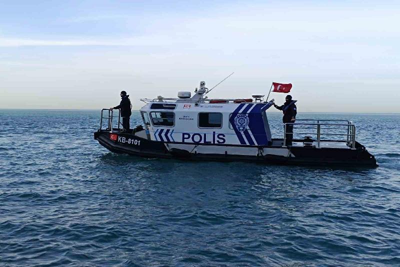 Deniz polisinden Akçakoca’da denetim Düzce İl Emniyet Müdürlüğü ekipleri Karadeniz’de denetim çalışmalarını hızlandırdı. Düzce’nin