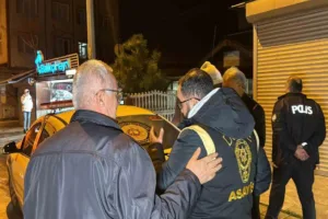 Düzce’de şehir merkezinde ışık donanımı denetiminde sürücülere ceza yağdı. Düzce’de