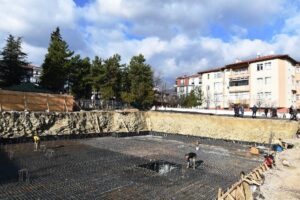 Karabük İl Milli Eğitim Müdürü Nevzat Akbaş, inşaatı devam eden