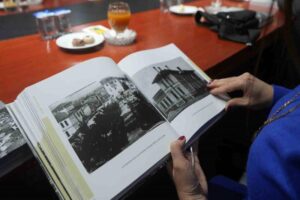 Bolu’nun 1893-1976 yılları arasında çekimi yapılan fotoğrafları arşivlerden toplanarak, kitap
