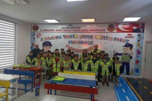 Geleceğin sürücüleri olacak Gölormanı İlkokulu öğrencileri Melen Park Çocuk Jandarma