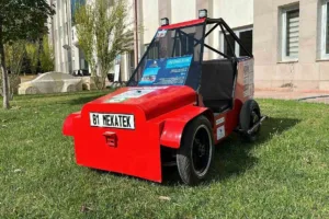 DÜZCE (İHA) – Düzce’de 3 üniversite öğrencisi, geri dönüşüm malzemelerini