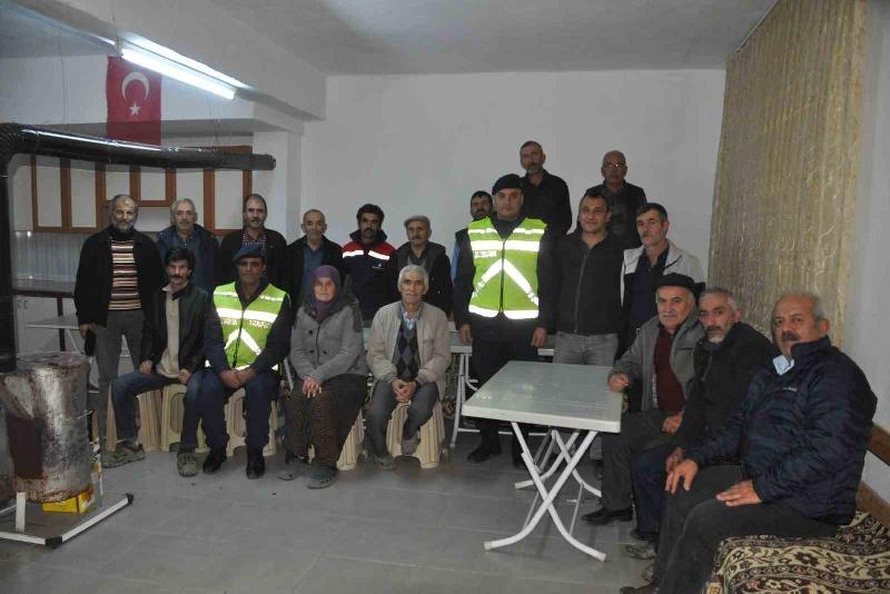 Bolu’da gece saatlerinde traktörlerde reflektör kullanılmamasından kaynaklı meydana gelen trafik