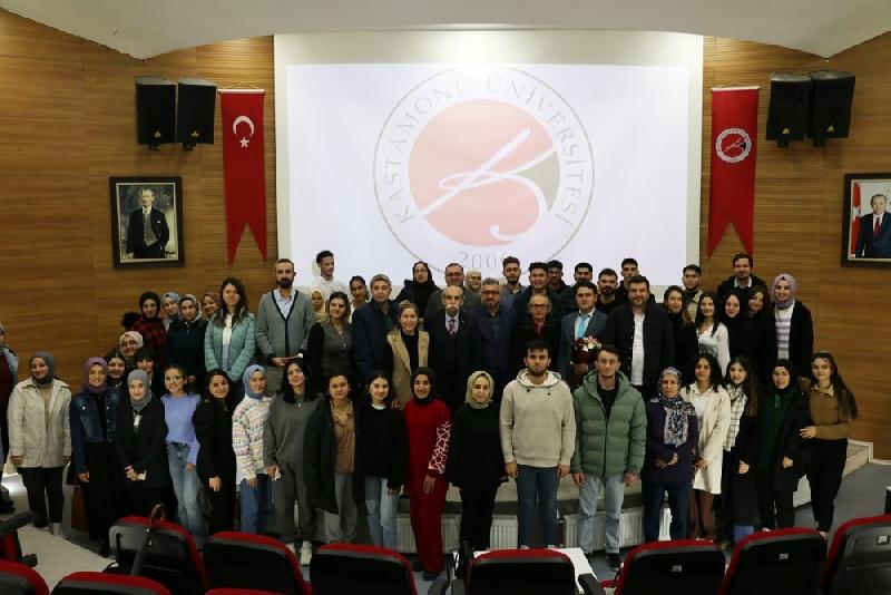 Kastamonu Üniversitesi tarafından düzenlenen konferansta yurtdışındaki Türk çocuklarına Türkçe öğretimi