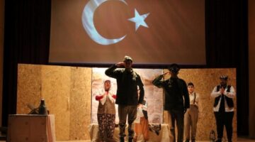 KBÜ’de “Kurtuluş Anadolu” adlı tiyatro gösterimi