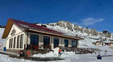 Keltepe Kayak Merkezi’nde kar yağışı 60 santimetreye ulaştı