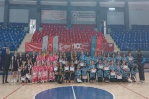 DÜZCE(İHA) – Düzce’de düzenlenen okul sporları kızlar basketbol müsabakalarında şampiyon