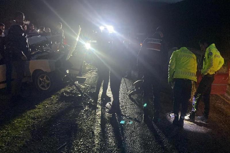 Karabük’te kontrolden çıkan iki otomobilin çarpışması sonucu meydana gelen kazada