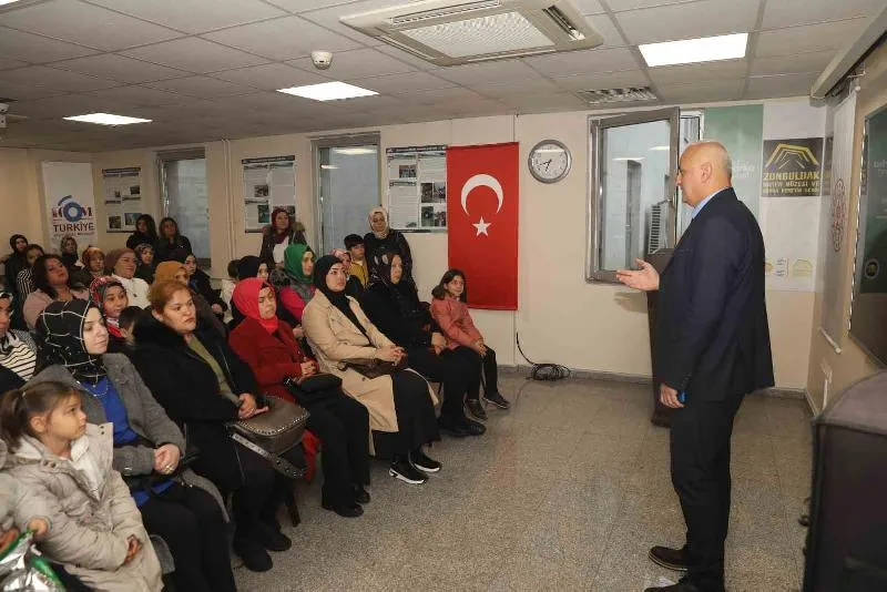 Zonguldak’ta madenci eşleri madenciler gününde girdikleri eğitim ocağında eşlerinin çalıştıkları