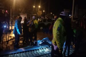 Bolu’da D-100 karayolunda kontrolden çıkan otomobil, traktör bayisine girdi. Araçtan