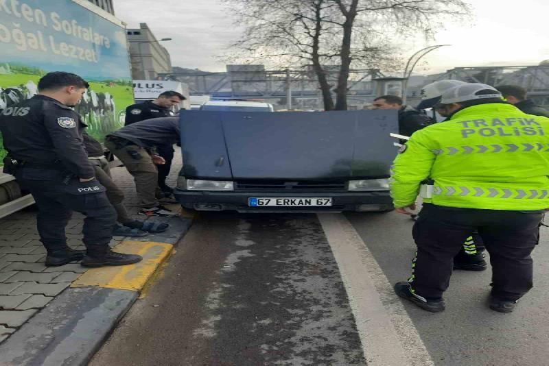 Zonguldak’ta 29 yaşındaki sürücü sahte plaka taktığı aracıyla trafiğe çıktı.