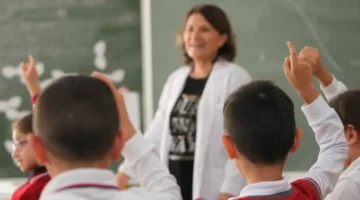 MEB’den mevzuatta yer almayan ‘sınıf annesi’ için okullara uyarı