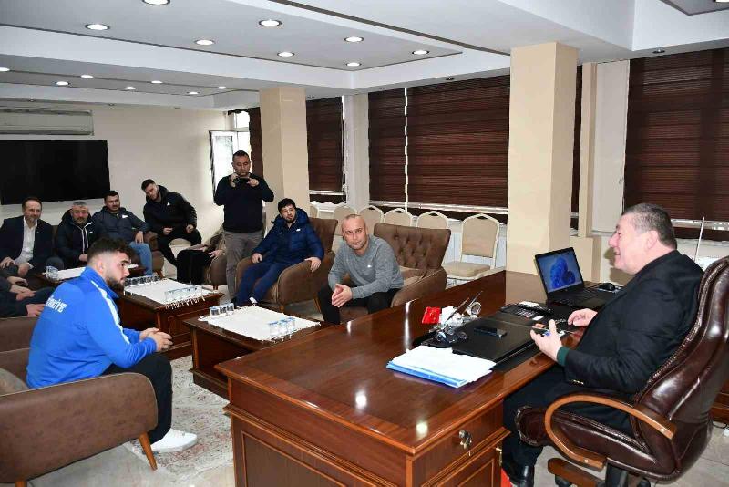 Serbest Güreş Türkiye Şampiyonası 92 kg Türkiye şampiyonu olan Alperen