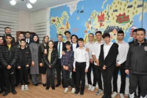 Karabük Valisi Mustafa Yavuz’un eşi Süreyya Yavuz, Hasan Doğan Çocuk