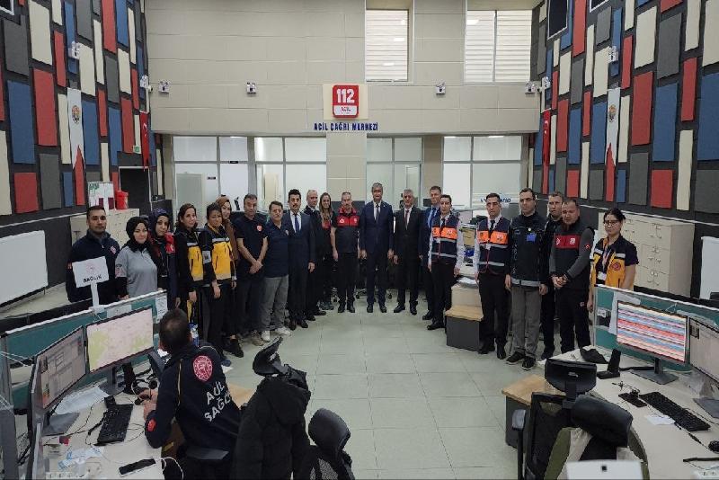 Karabük Valisi Mustafa Yavuz, itfaiye ve 112 çalışanları ile kontrol