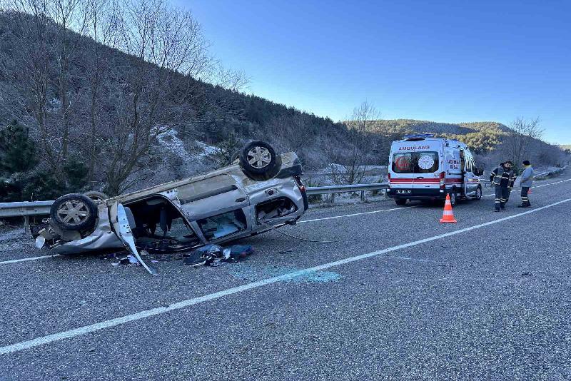 Kastamonu’da virajı alamayarak devrilen hafif ticari aracın sürücüsü yaralandı. Kaza,