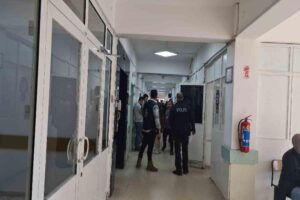 Zonguldak’ın Alaplı ilçesinde 34 öğrenci zehirlenme şüphesiyle hastanelere başvurdu. Edinilen