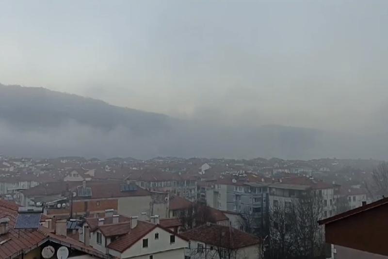 Zonguldak’ta akşam saatlerinden itibaren etkisini sürdüren sis nedeniyle görüş mesafesi