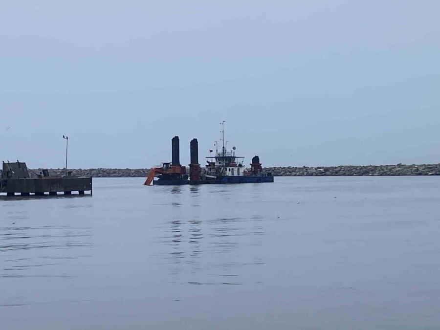 Zonguldak Limanı, Tarak Gemisinin Çalışmalarına Devam Ediyor Zonguldak Limanı’nda temizlik