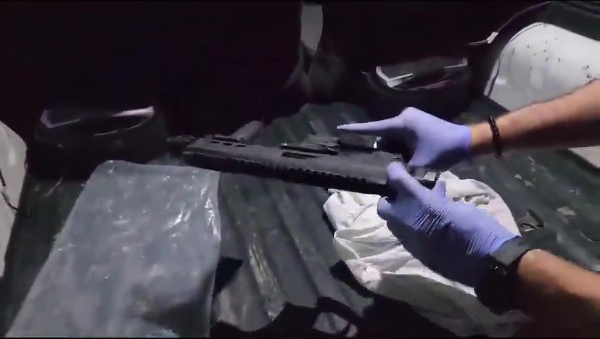 Düzce’de Polis Ekiplerinden Büyük Operasyon: Yarı Otomatik Uzun Namlulu Silah ve Ruhsatsız Tüfek Ele Geçirildi!