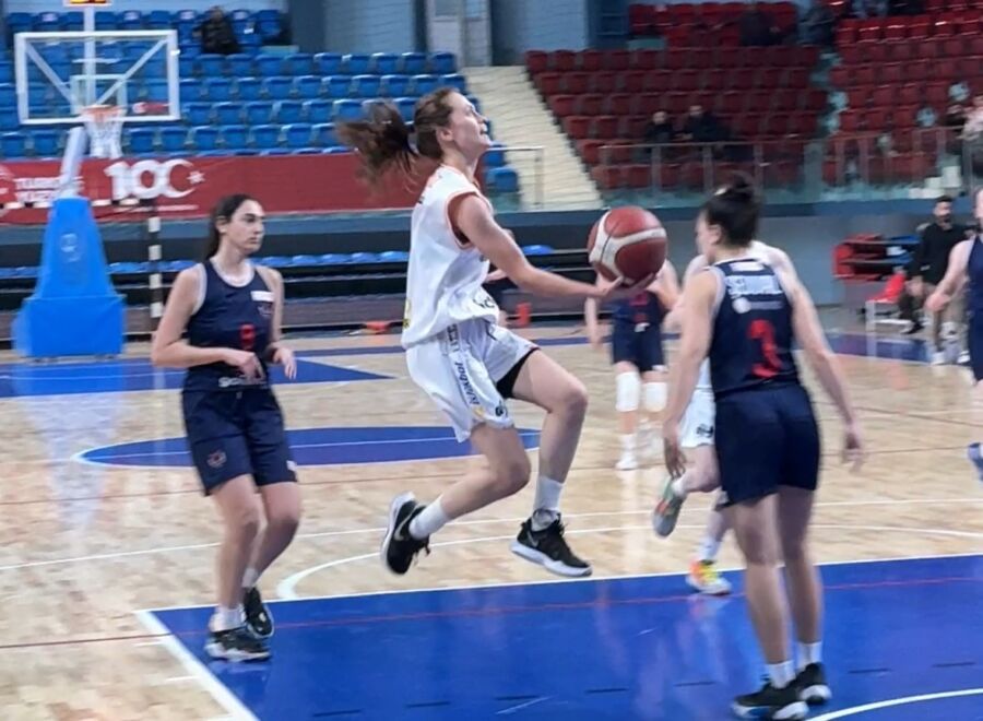 Düzce Atletik, Kadıköy Basketbol’u 58-54 yenerek galip geldi