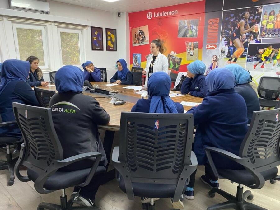 Delta Alfa Çorap Fabrikasında Kadın Çalışanlara Kanserde Erken Teşhis Eğitimi Ve Sağlık Taraması Yapıldı DÜZCE(İHA) – Çilimli ilçesinde bulunan Delta Alfa Çorap fabrikasında çalışan