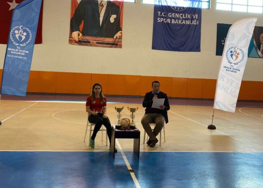 Paralimpik Olimpiyat Şampiyonu Gülşah Aktürk, Genç Sporcularla Buluştu ve İlham Verdi Gölyaka Gençlik ve Spor İlçe Müdürlüğü tarafından düzenlenen etkinlikte, 2016