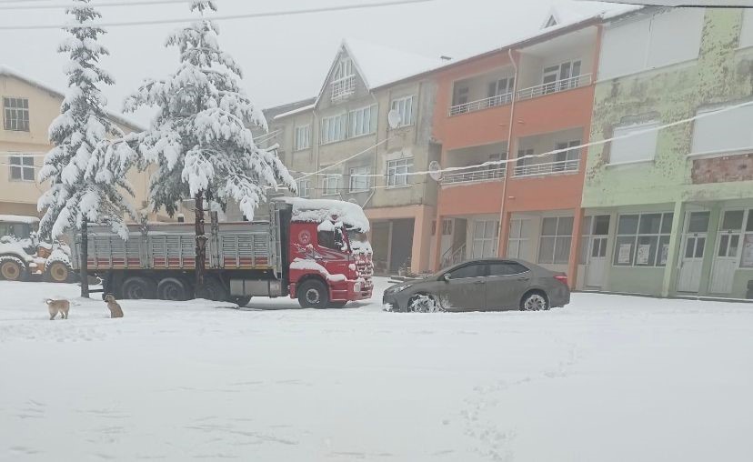 Zonguldak’ta Kar Yağışı: Kartpostallık Görüntüler Oluştu