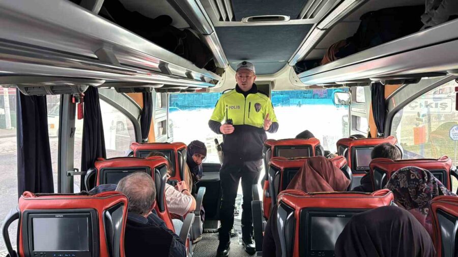 Düzce’de Otobüs Denetimleri Sıklaştırıldı: Kış Lastiği ve Emniyet Kemeri Kontrolleri Yapılıyor!