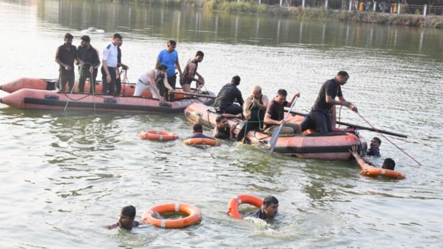 Hindistan’ın Gucerat eyaletinde bulunan Vadodara kentinde meydana gelen acı olayda,