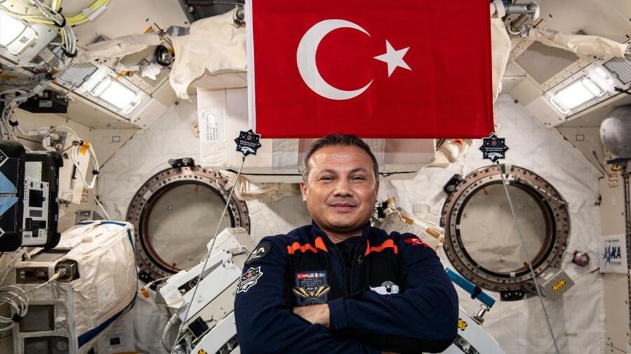 Türkiye’nin ilk astronotu olan Alper Gezeravcı’nın ismi Ankara Üniversitesi’ne bağlı